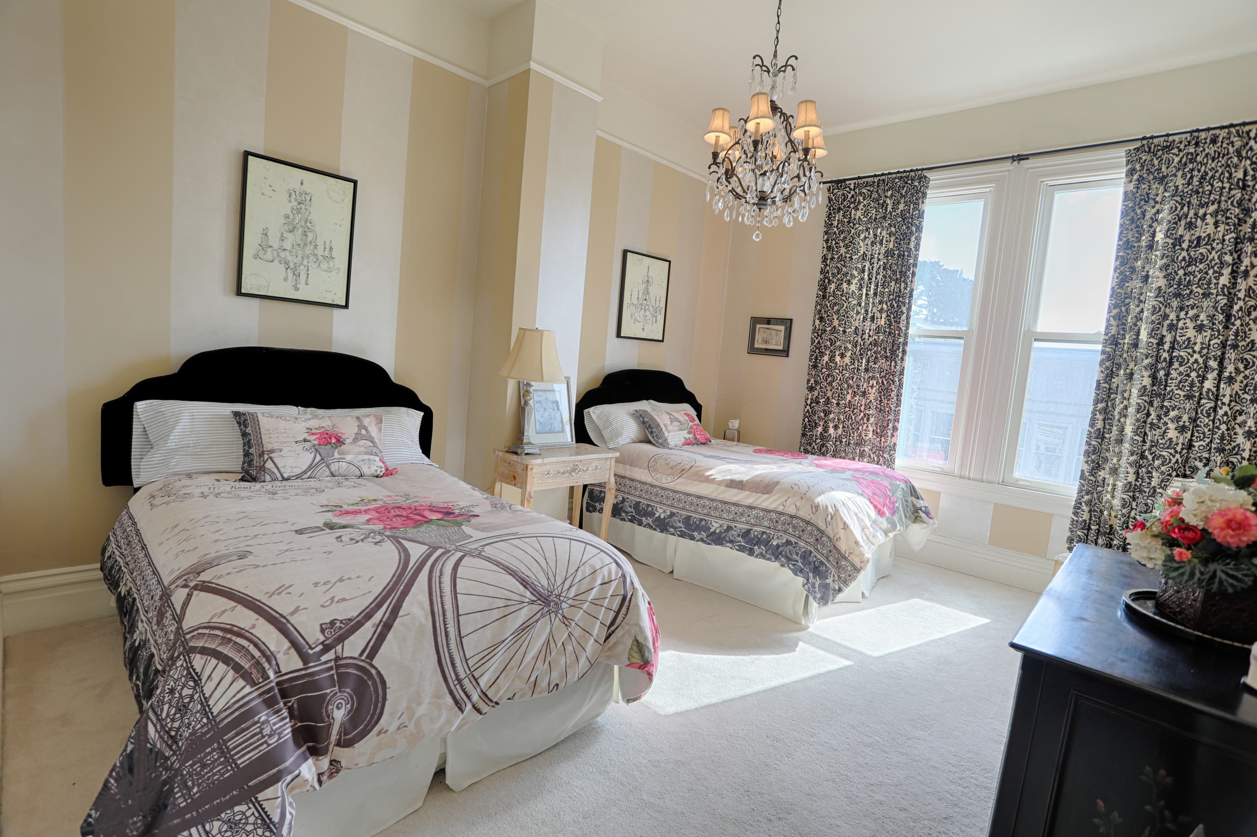 Home in San Francisco · ★4.96 · 6 bedrooms · 8 beds · 4.5 baths - Image 30