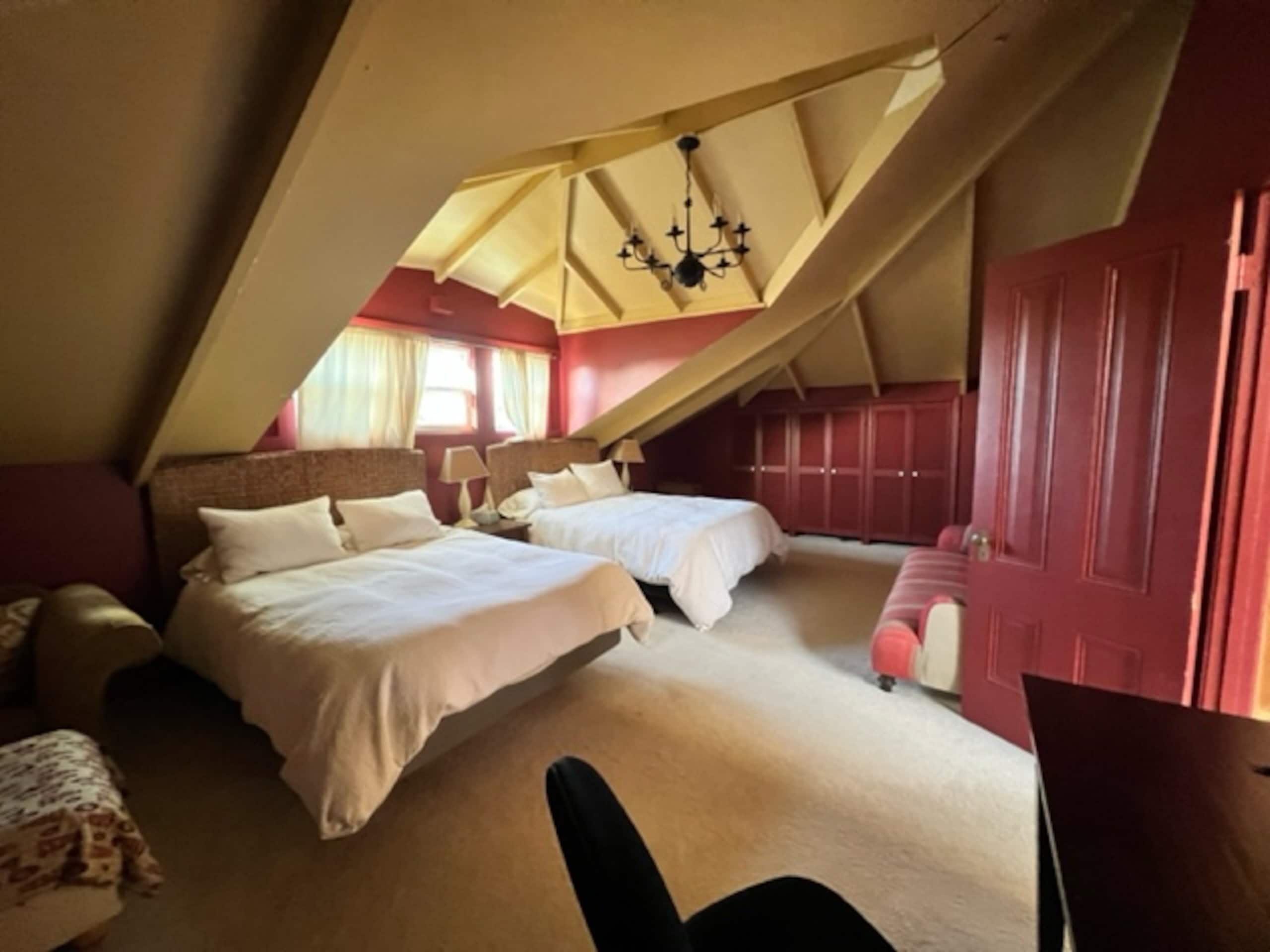Home in San Francisco · ★4.96 · 6 bedrooms · 8 beds · 4.5 baths - Image 20