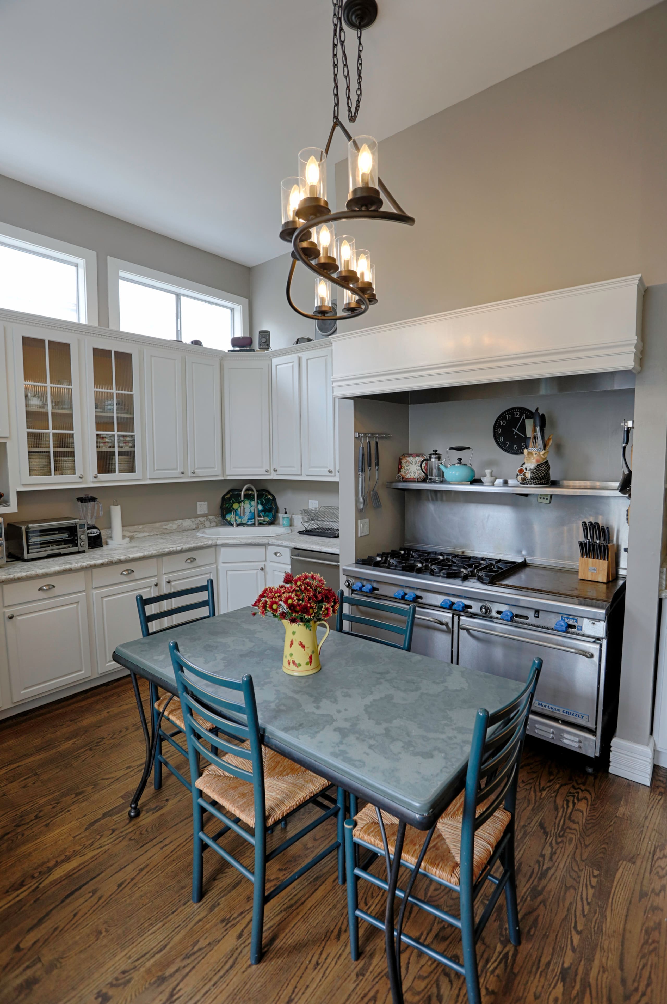 Home in San Francisco · ★4.96 · 6 bedrooms · 8 beds · 4.5 baths - Image 13