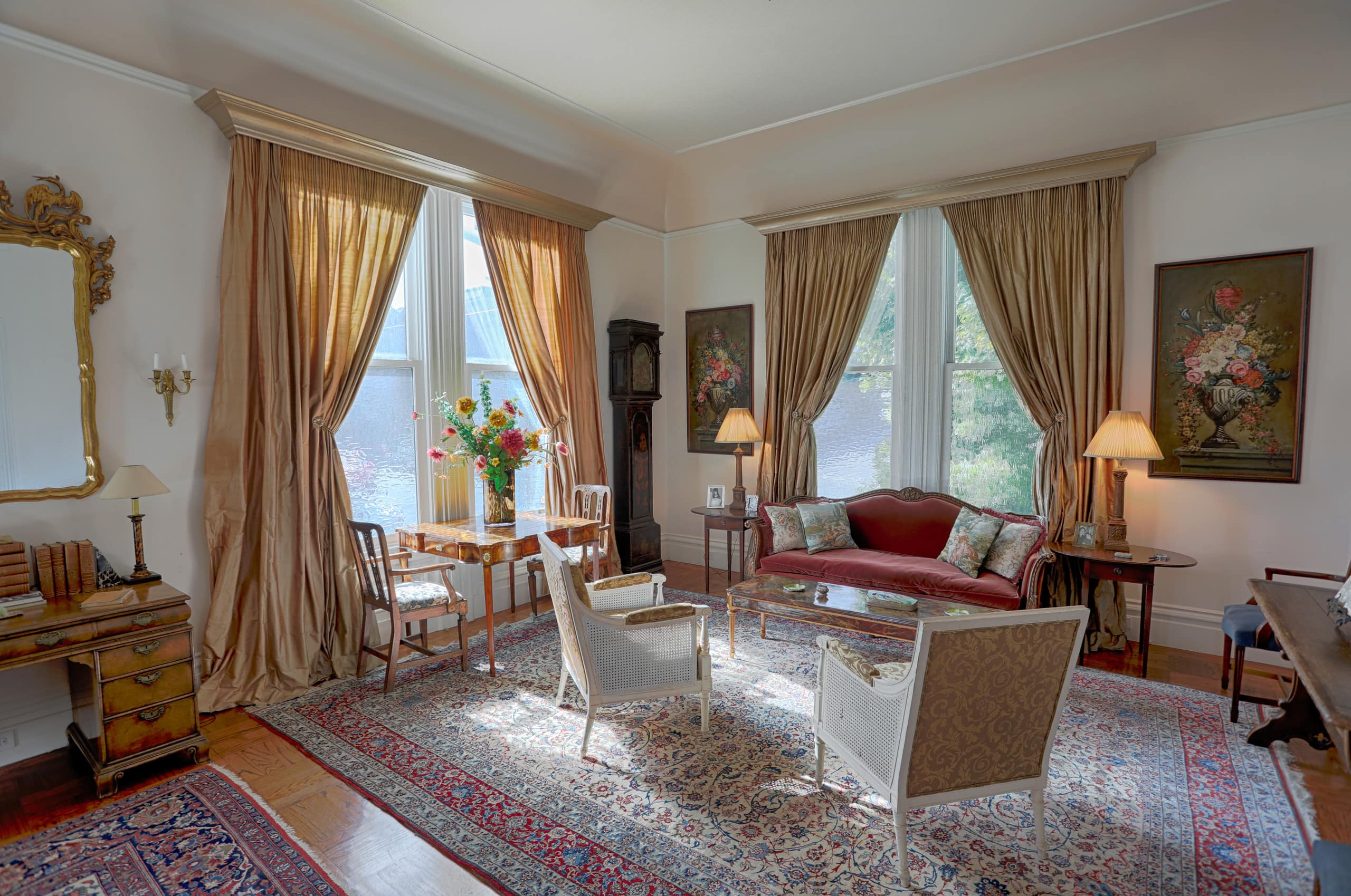 Home in San Francisco · ★4.96 · 6 bedrooms · 8 beds · 4.5 baths - Image 4