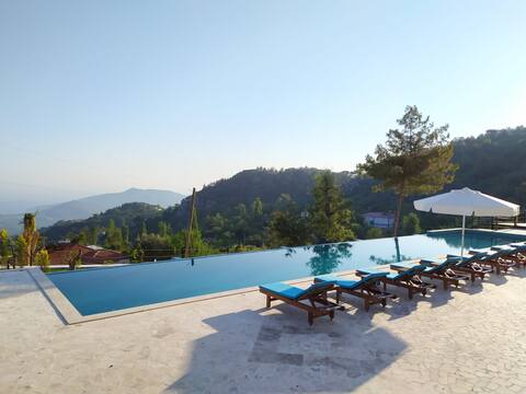 Stunning Turquoise Retreat with 25m infinity pool