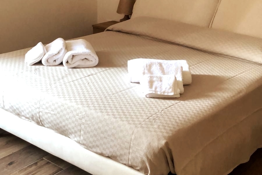 1 ห้องนอนเตียงคู่และห้องน้ำส่วนตัว 