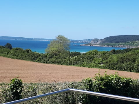 Popular Airbnb listing: House with panoramic sea view in a quiet area in Telgruc Sur Mer