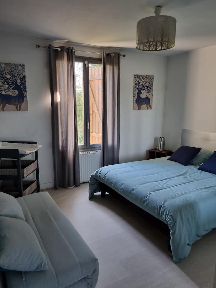 Camera da letto con letto matrimoniale queen-size