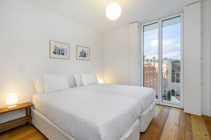 City View Penthouse Luxurious Living in Lisbon gallery image 3