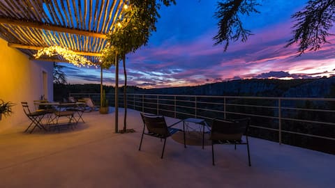 Le 180 in Balazuc: exceptional view and jacuzzi