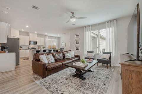 Popular Airbnb listing: Traditions Trail (15 min to Kyle Field) in College Station