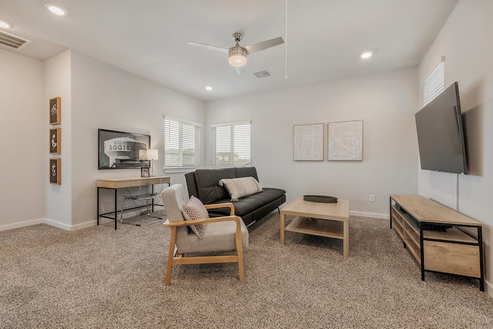 Gameroom me një televizor 65 inç