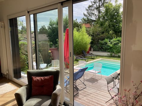 30 min from Paris, 7 bedrooms, studio, pool, dog ok