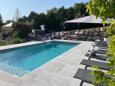 *Villa in Loire*, La Charité/L with HOT TUB & Pool.