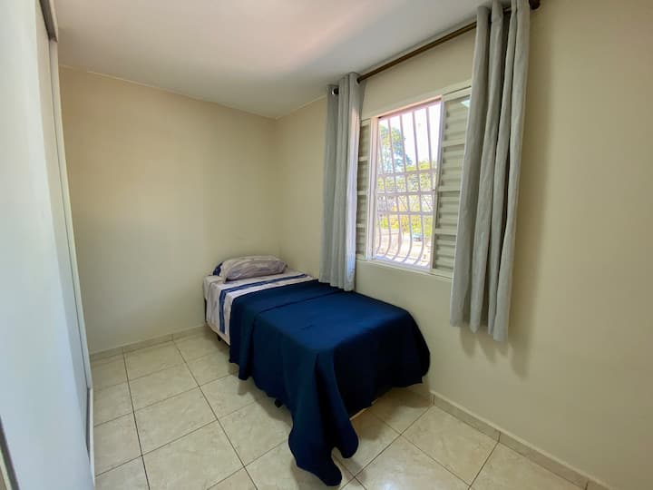 Спалня 2  с гардероб и единично легло + допълнително легло