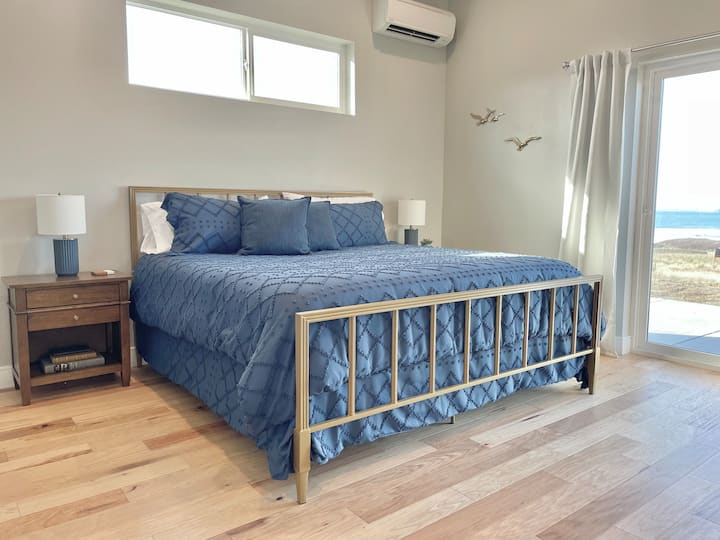 Main Bedroom with king bed, slider to back patio, as well as large walk in closet & en suite bathroom with dual sinks, soaking tub and shower