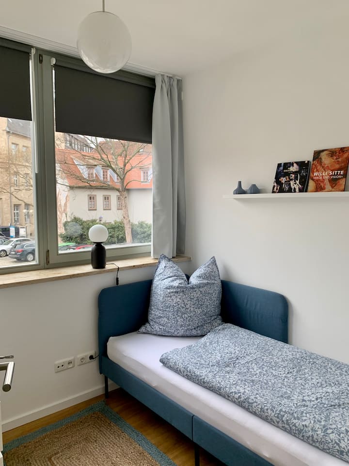 Спалня 2 с единично легло 90x200 см 