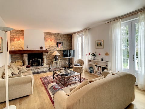Charming house with garden close to the city