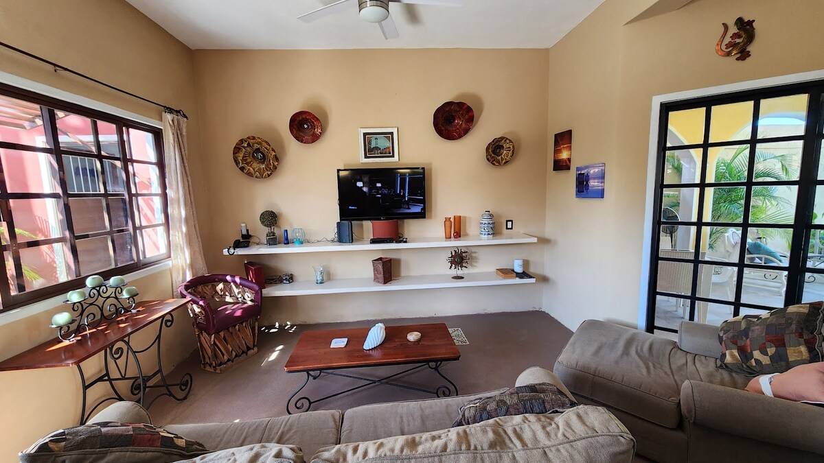 Airbnb con mejor rendimiento: Comfortable Cottage - Pool/Yard en Progreso