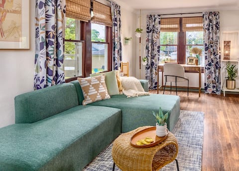 Top Airbnb: Hip + Modern Florida Hideaway in Murray Hill
