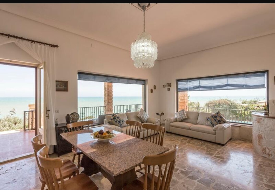 Top Airbnb: Rossella seaside villa in Scicli