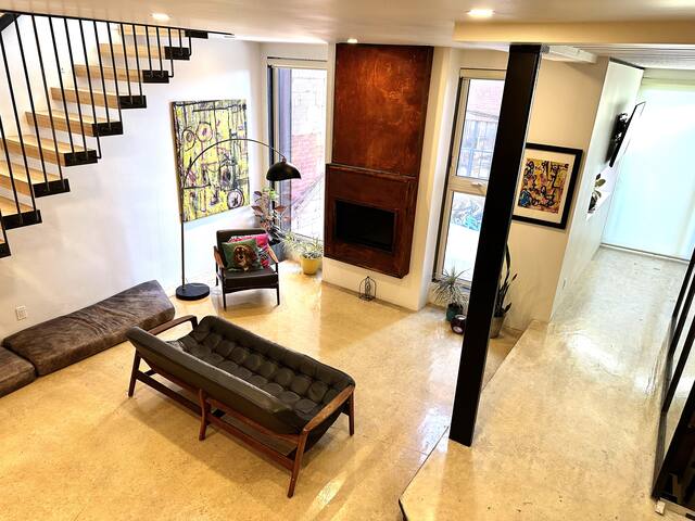 Container home on Queen St. W. gallery image 3