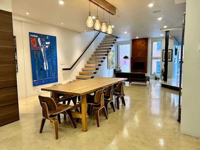 Container home on Queen St. W. gallery image 4