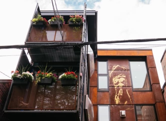 Container home on Queen St. W. gallery image 2