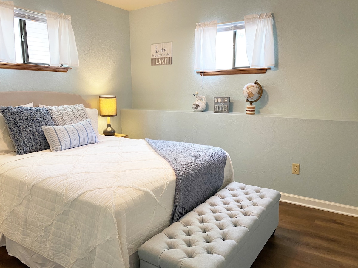 Në dhomën e dytë të gjumit ofrohet një krevat dopio "queen". 