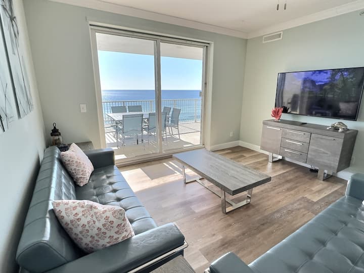 Beachfront 4br W/ Huge Balcony| Walk To Shops - Panama City Beach, FL