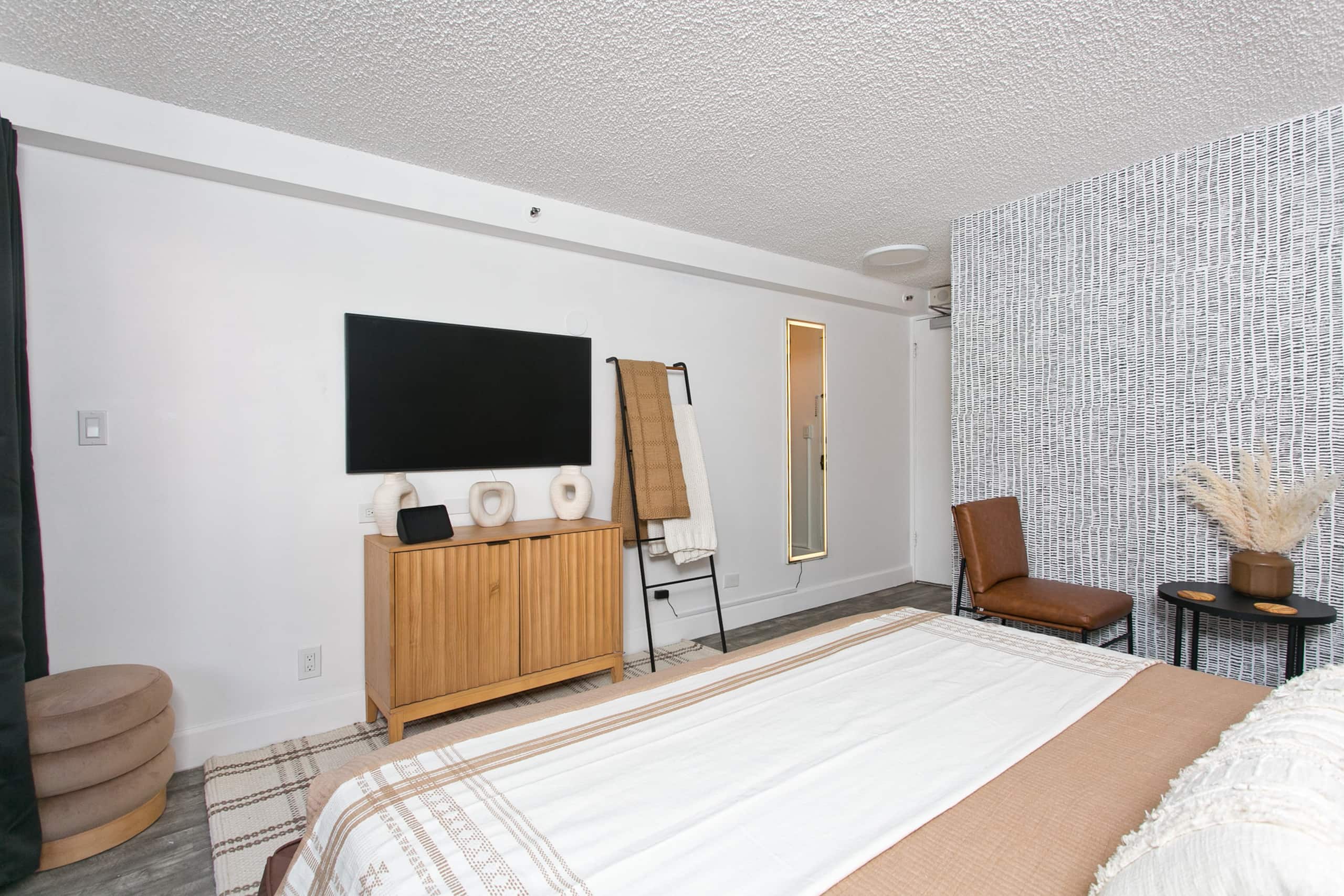 Boho Chic-1/2 Block To Beach - Image 8