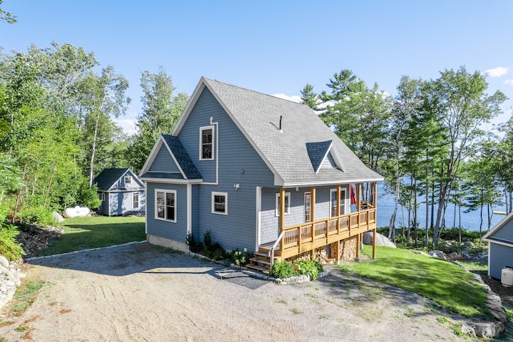 Spacious Lake House + 2 Detached Guest Houses