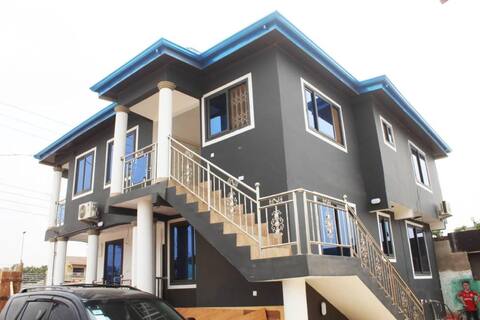 House w/ac and internet. Price incl 2 apartments.