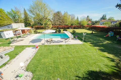 Modern holiday villa next to Bergerac