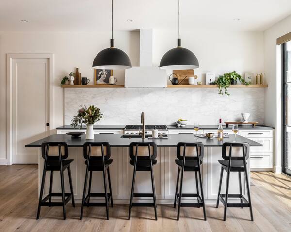 Brand New Contemporary Charmer gallery image 5