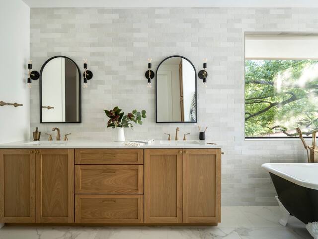 Brand New Contemporary Charmer gallery image 3