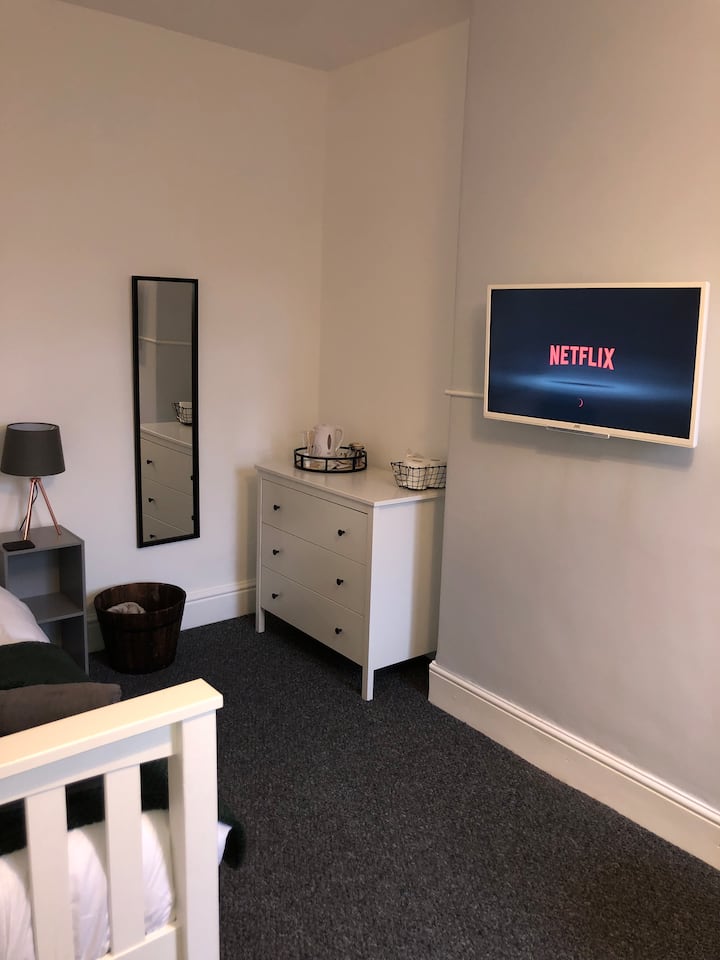 Private modern single room (3) Crewe Houses for Rent in Cheshire East, England, United