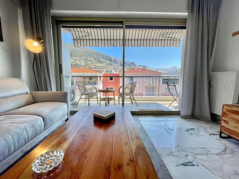 Airbnb performant: "Mona Lisa" Sea View, Standing, Near Center & Sea à Menton