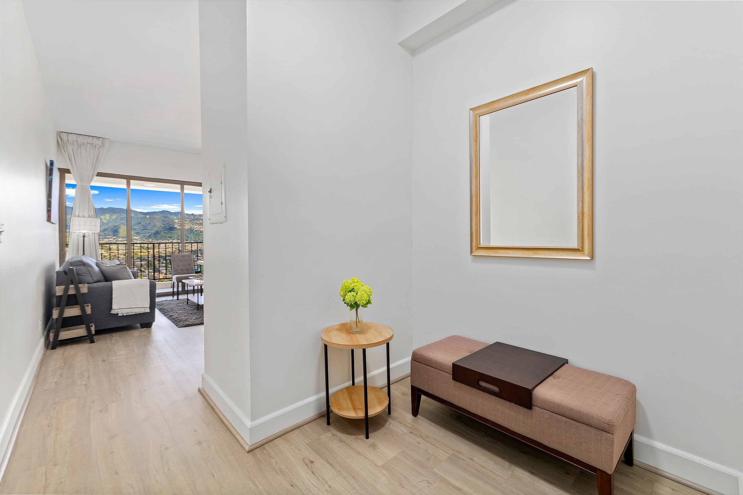 Waikiki Banyan condo w/ lanai & resort access - Image 8