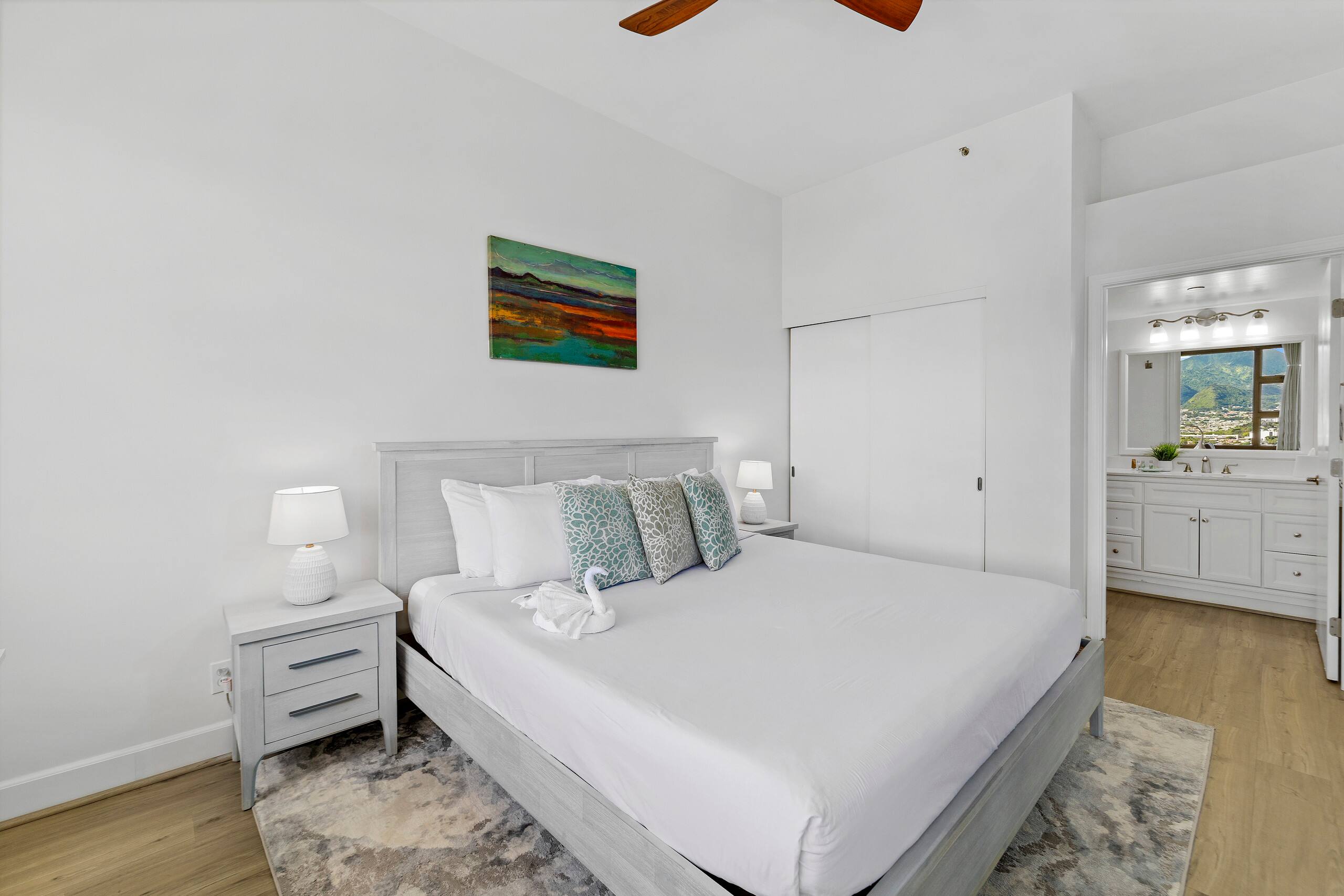 Waikiki Banyan condo w/ lanai & resort access - Image 16