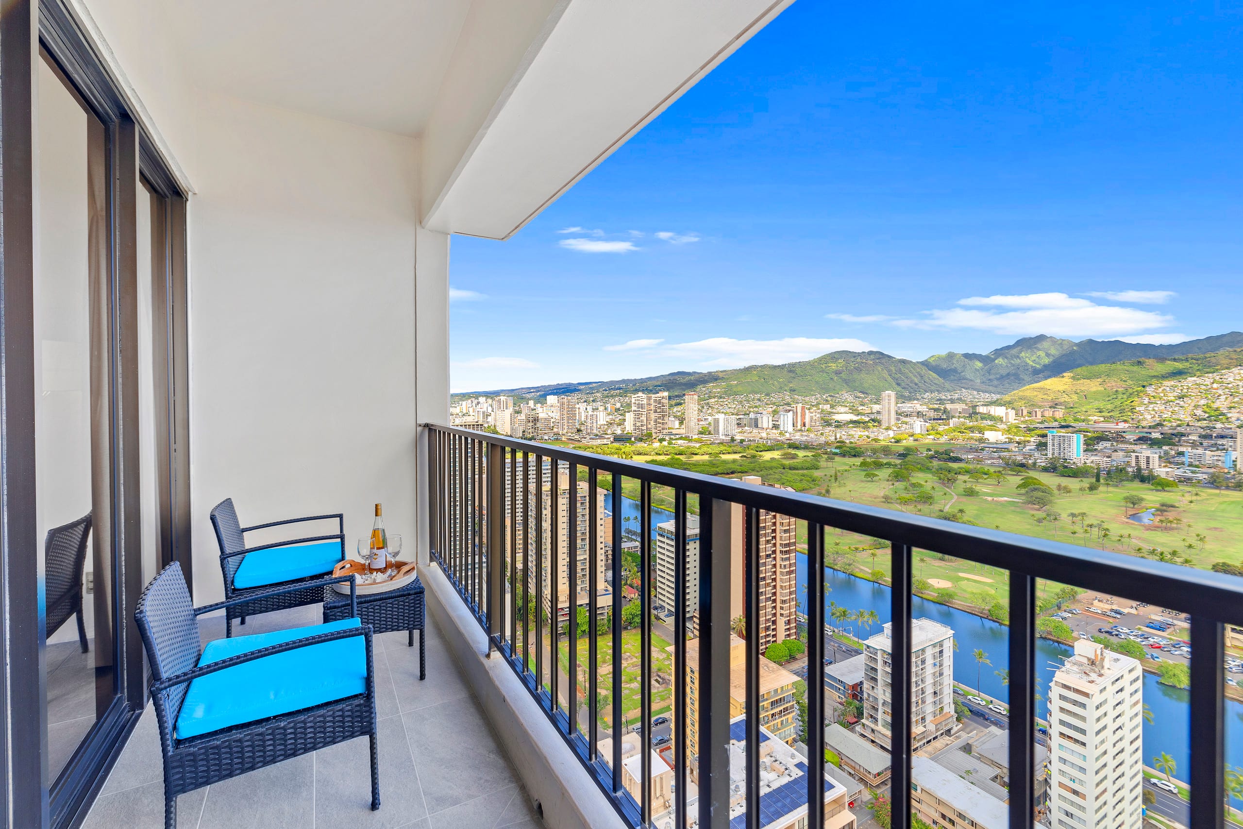 Waikiki Banyan condo w/ lanai & resort access - Image 25