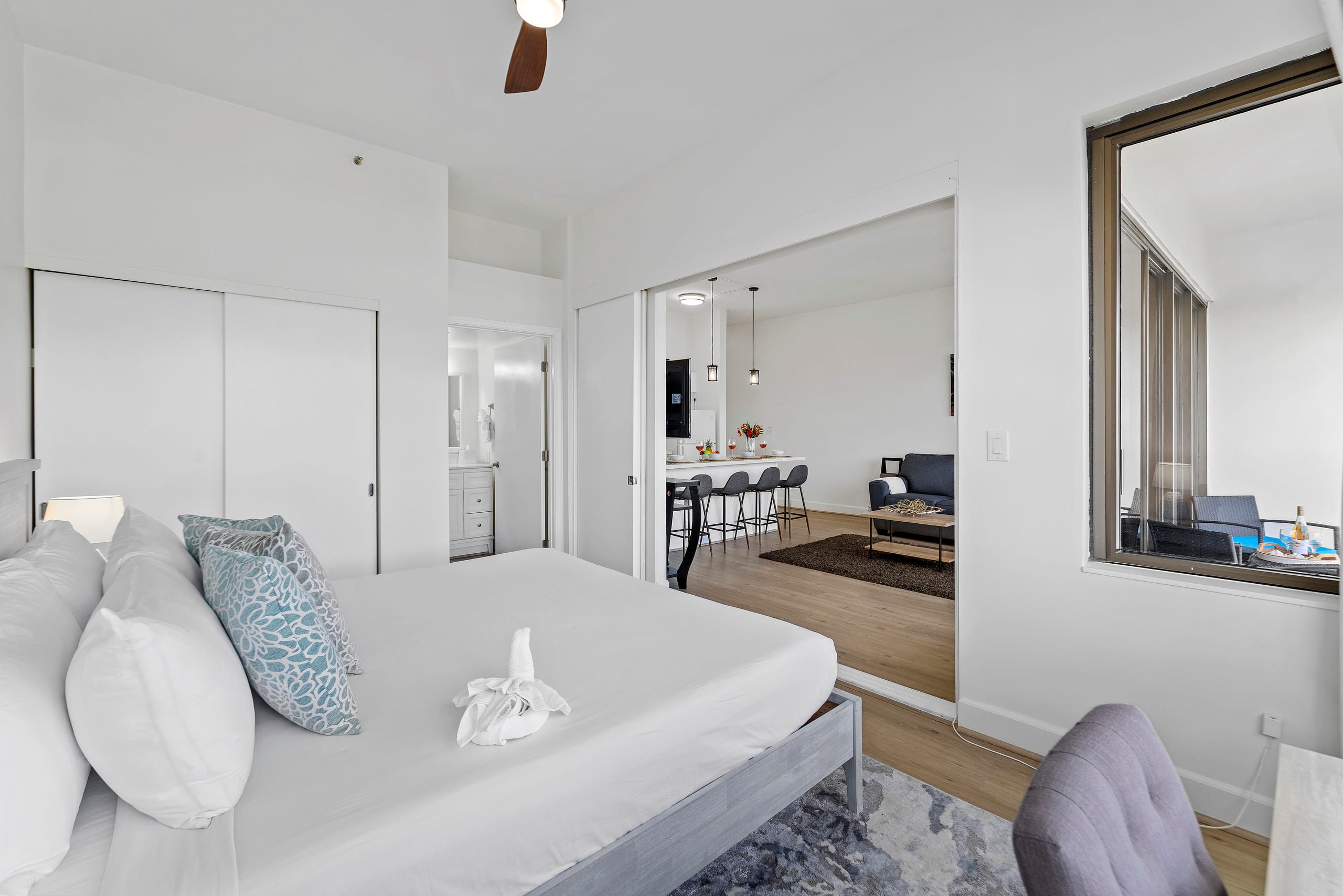 Waikiki Banyan condo w/ lanai & resort access - Image 15