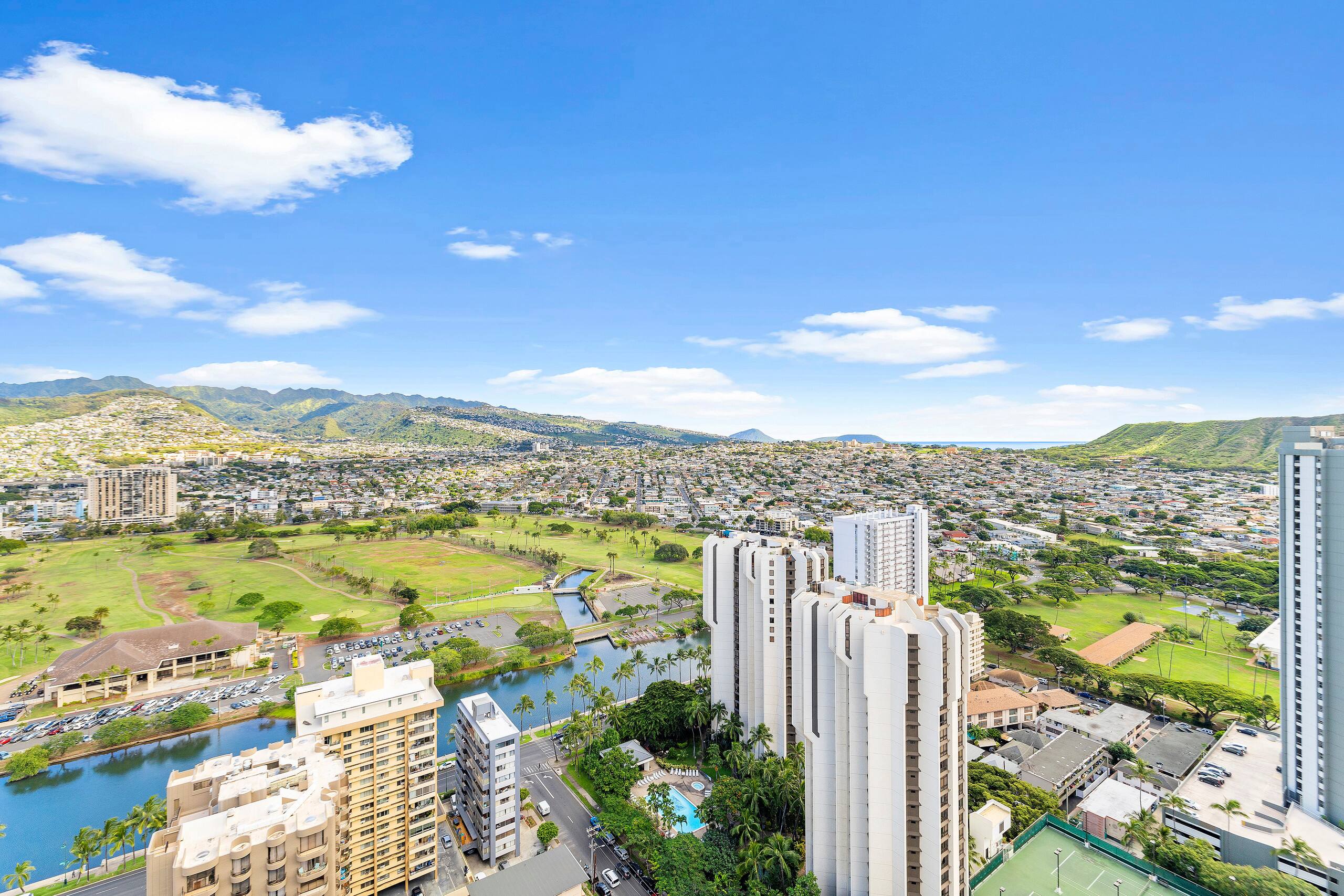 Waikiki Banyan condo w/ lanai & resort access - Image 24