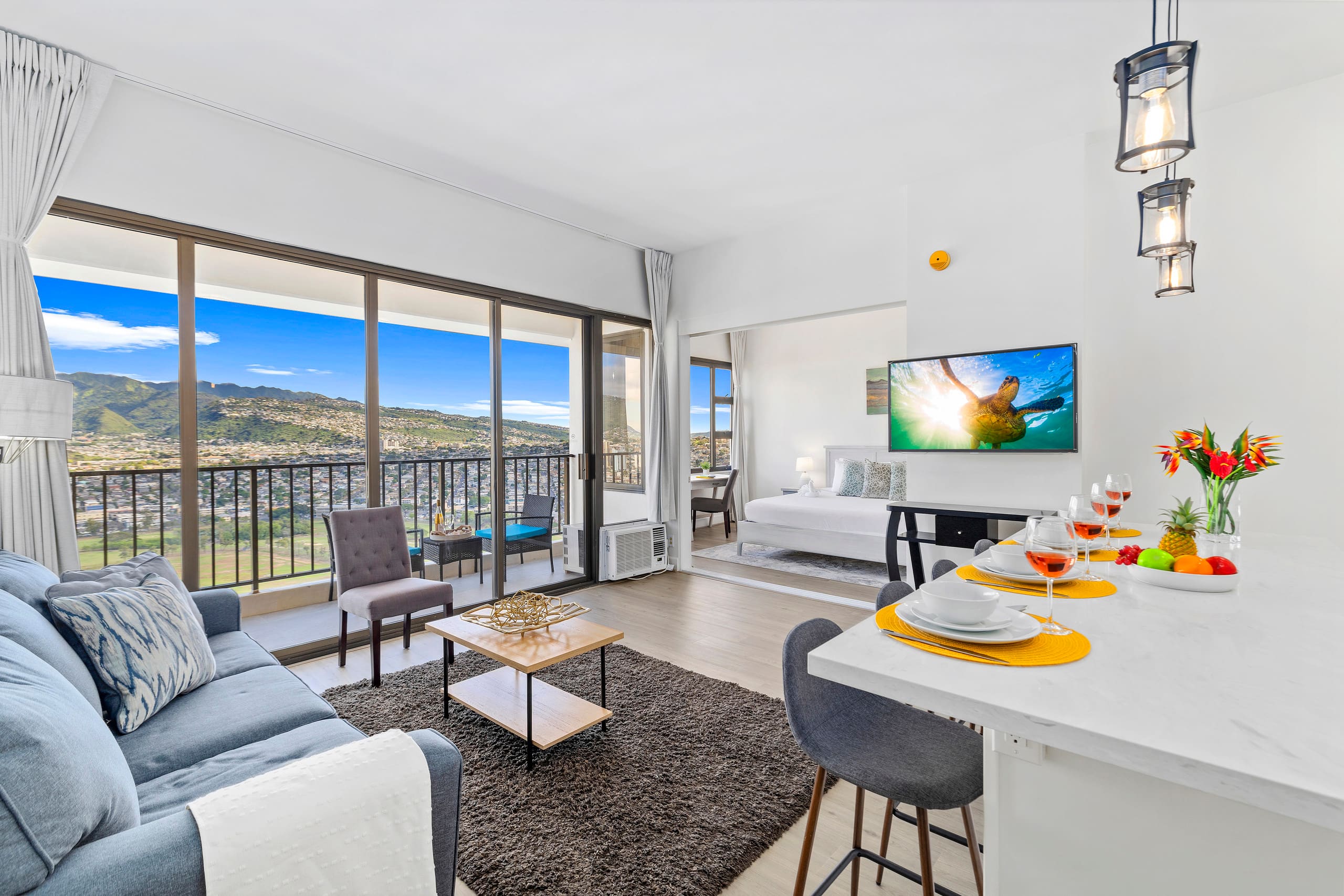Waikiki Banyan condo w/ lanai & resort access - Image 1
