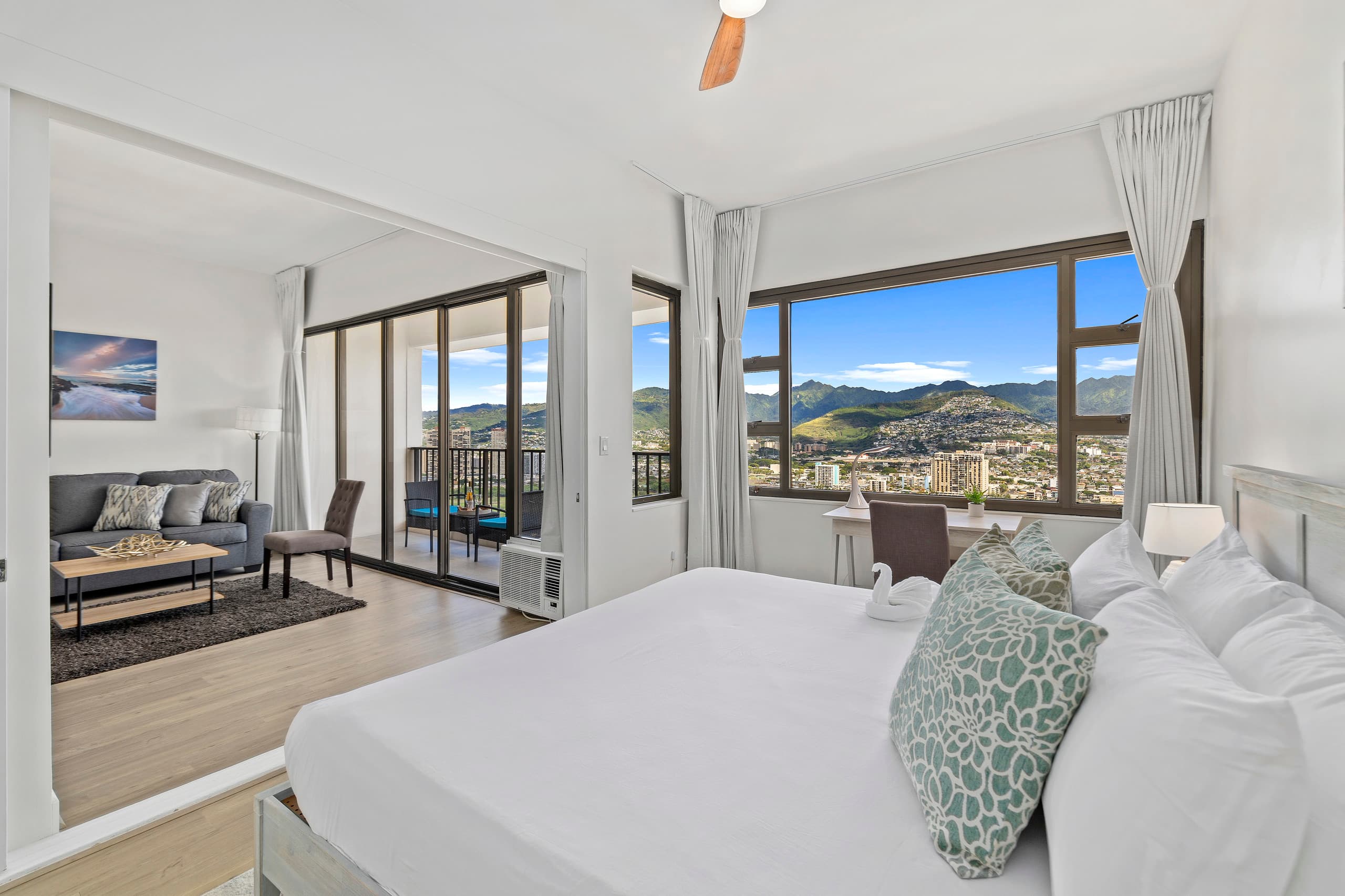 Waikiki Banyan condo w/ lanai & resort access - Image 14