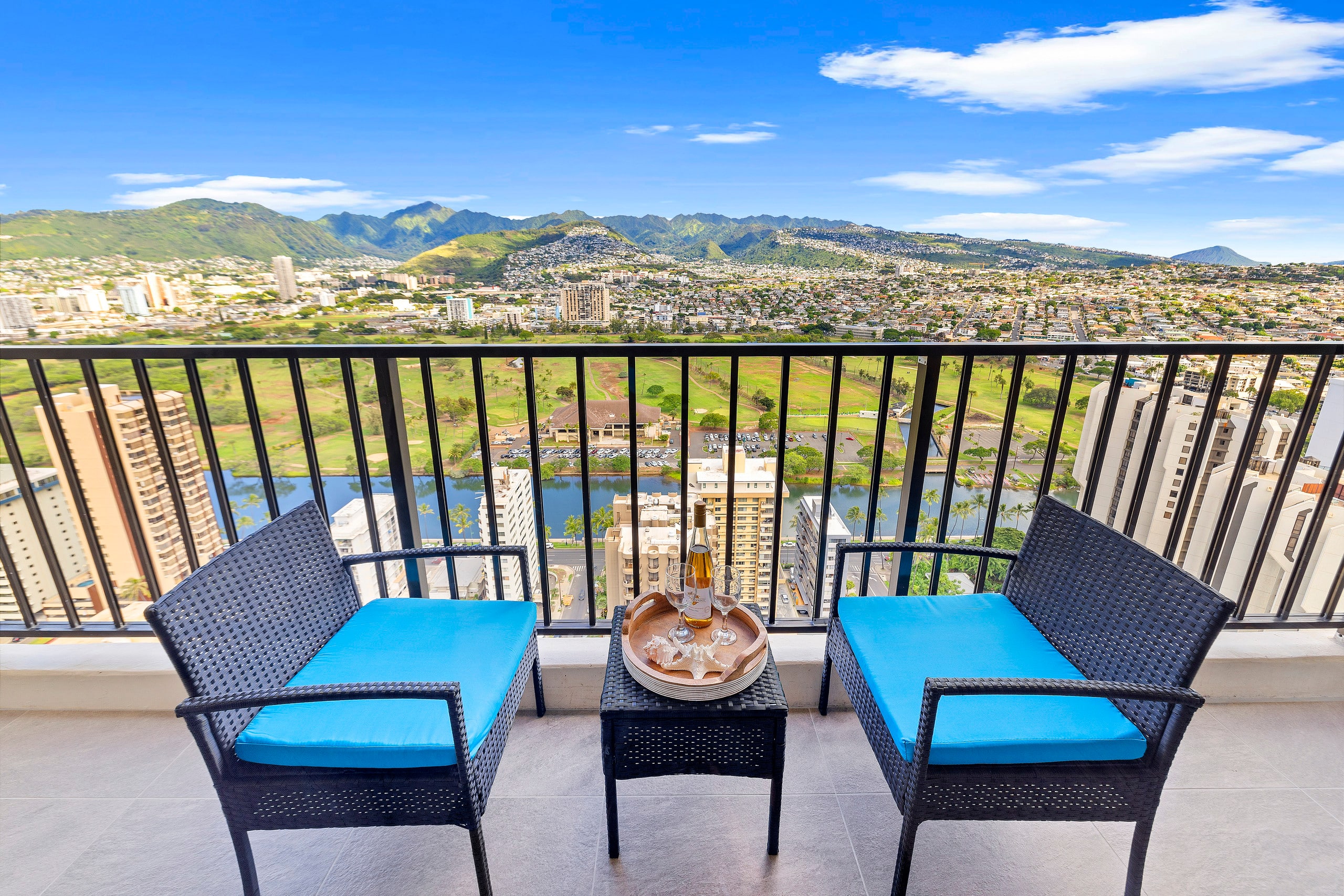 Waikiki Banyan condo w/ lanai & resort access - Image 22