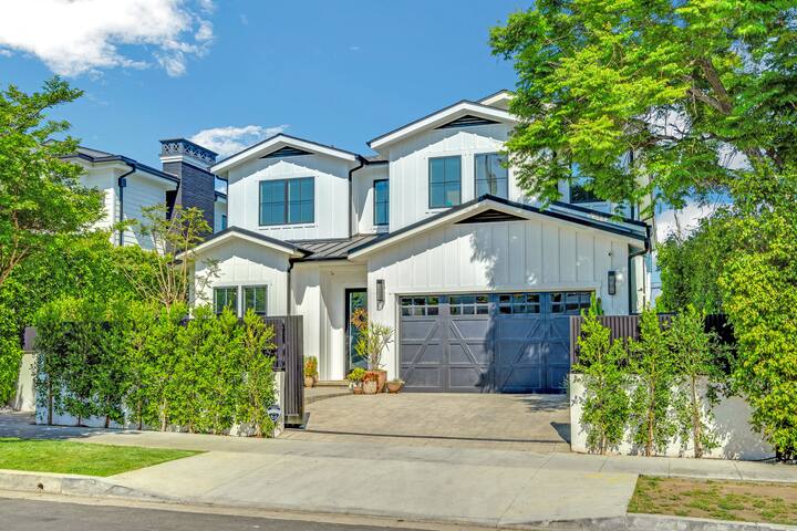 West Hollywood Executive Rental w/Pool, Spa & Gym gallery image 2