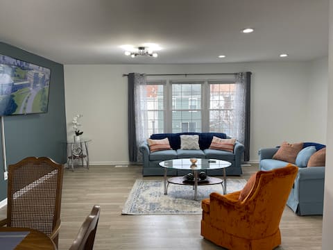 NEW/Spacious Master Bedroom Mins away from Wash DC