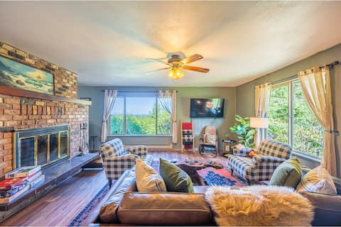 Cozy Olympic Retreat w/ Hot Tub + Fire Pit