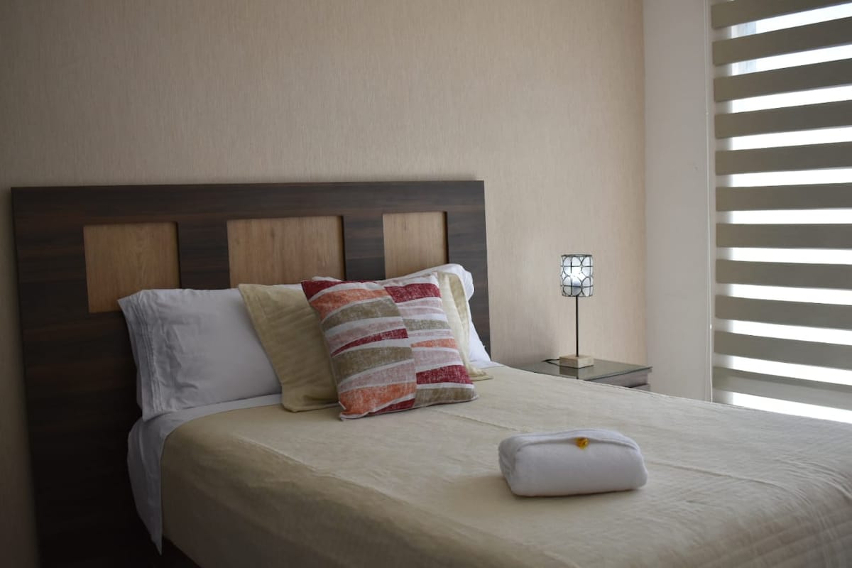 第二个房间，在楼上。