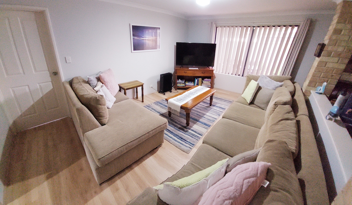 Successful Airbnb property: Seashells Bayside Retreat-300m to beach with WiFi in Geographe