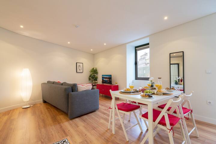 Large Sunny Flats | Ace Location by HostWise gallery image 2