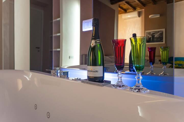 [Campo Marzio ]Luxury Suite with Hammam & Jacuzzi gallery image 4