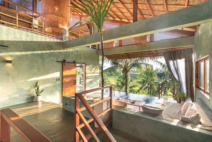 Private 3BR Villa · Infinity Pool · 360° Views